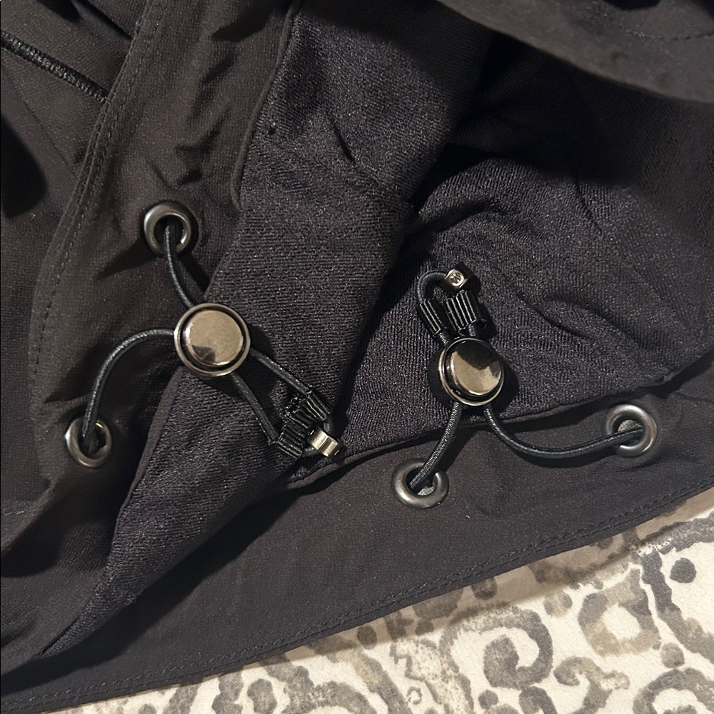 Lululemon Rain Jacket - Picture 7 of 8